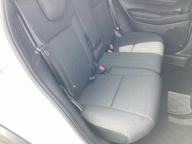 セカンドシートです！！ベンチシートになってますので、お二人の乗車ですとゆったり座って頂けますよ！！
