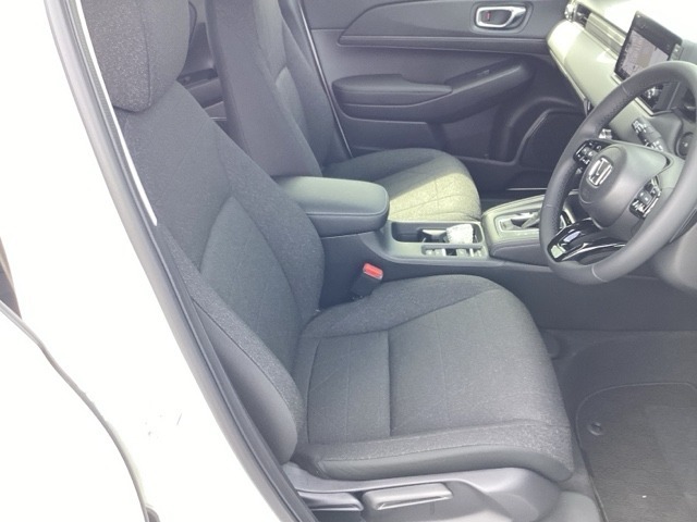 フロントシートです！！セパレートシートなのでお尻をしっかりホールド！！スポーティな運転にも最適です！！