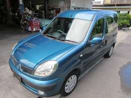 フォグランプ付で、ヘッドライトでは光のあたりにくい足元をやさしく照らします。霧や雨の時には、特に重宝しますよ。