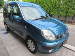 外装は、専任のスタッフが真心込めて丁寧にワックス磨きをしておりますので、ピカピカに仕上がっております。