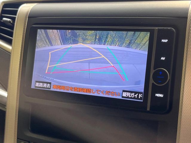 【バックカメラ】駐車時に後方がリアルタイム映像で確認できます。大型商業施設や立体駐車場での駐車時や、夜間のバック時に大活躍！運転スキルに関わらず、今や必須となった装備のひとつです！