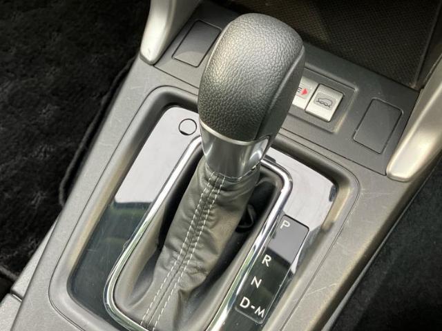 WECARSの展示場では実際に見て、触ってお車をお選びいただけます！知識の豊富な営業スタッフが様々なカーライフをご提案いたします！