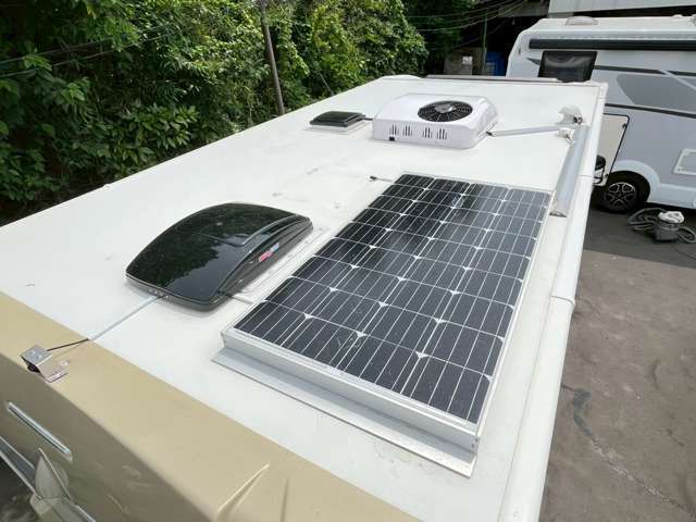 ソーラーパネル　外部電源取り口