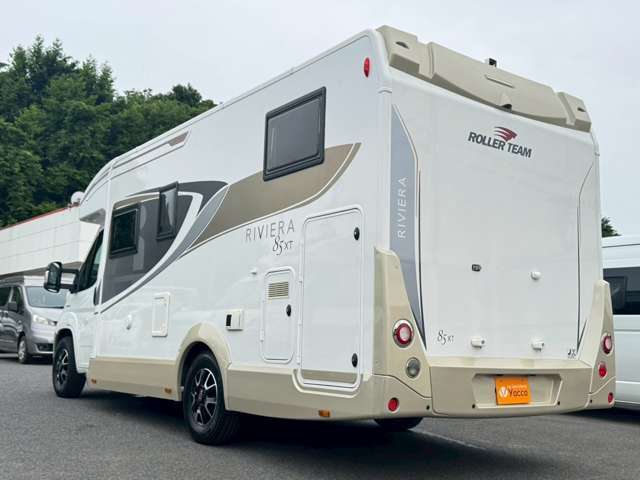 リチウムサブバッテリー　走行充電　外部充電・電源　ソーラーパネル　1500Wインバーター　シンク　コンロ　3WAY冷蔵庫　レンジ　12Vルーフクーラー　FFヒーター　温水ボイラー　シャワー　トイレ　ベンチレーター