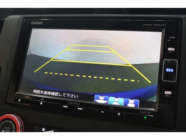 バックカメラが装備されており、後方の安全確認はもちろんのこと狭い場所での駐車や雨の日・夜間など視界の悪いコンディションでのストレスの軽減にもなります！