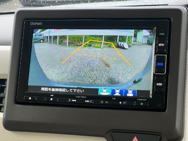 バックで駐車するのは苦手・・・。というそんなあなたでもご安心していただけるハズ！！安心のバックモニター付です☆