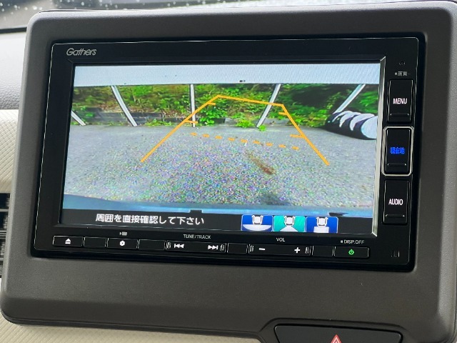 バックで駐車するのは苦手・・・。というそんなあなたでもご安心していただけるハズ！！安心のバックモニター付です☆