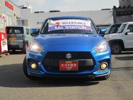 凛としたフェイスが魅力のフロントデザイン！白い光・ハイレスポンス、低燃費の【LEDヘッドランプ】！