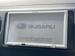 【純正ナビ】人気の純正ナビを装備しております。ナビの使いやすさはもちろん、オーディオ機能も充実！キャンプや旅行はもちろん、通勤や買い物など普段のドライブも楽しくなるはず♪
