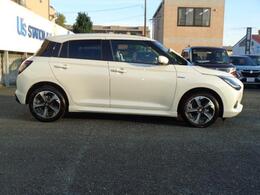 定休日は毎週火曜日、第2・第3水曜日（一部店舗は、毎週火・水曜日が定休日）です。定休日中のお問い合わせにつきましては、翌営業日以降のご返信となりますため、ご了承くださいませ。