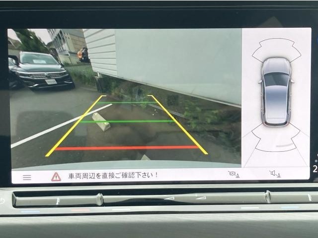 前後パーキングセンサー＆リアビューカメラで、車庫入れも安心です。パーキングセンサーは音だけでなくモニターで接近情報を確認出来てより安心です。