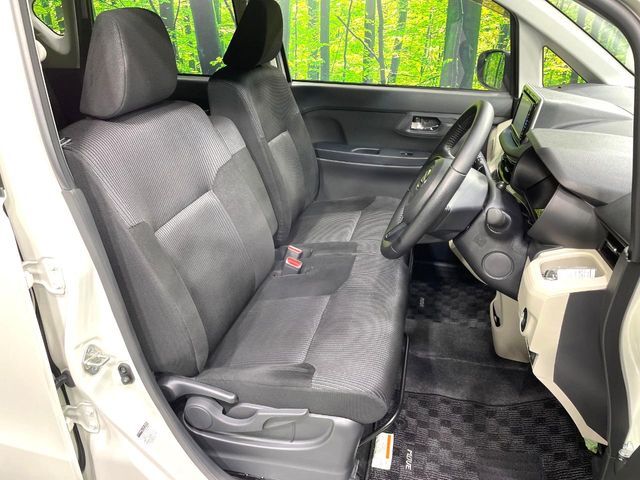 運転席シート廻りは使用感も少なく、良好な状態となっています。丁寧に使われていたことがよくわかりますね。