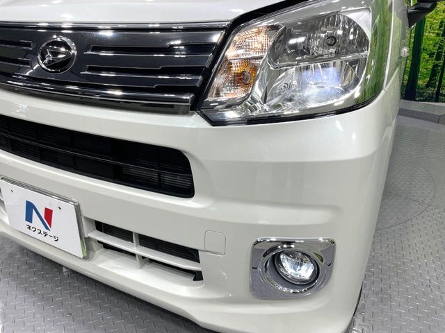 【LEDヘッドライト】悪天候や夜間走行時も良好な視界を確保し安心して運転できる高輝度LEDヘッドライトを装備！点灯速度が早く、消費電力も抑えられています。