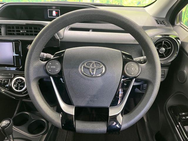 インテリアに合わせたデザインのステアリングは、運転される方のことも考え、運転しやすい形状、大きさです。是非一度、実際に触ってお確かめください。