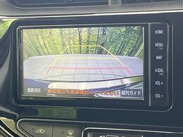 【バックカメラ】駐車時に後方がリアルタイム映像で確認できます。大型商業施設や立体駐車場での駐車時や、夜間のバック時に大活躍！運転スキルに関わらず、今や必須となった装備のひとつです！