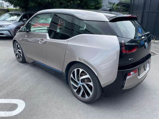 現在お乗りのお車の査定も実施しております。国産車、輸入車関係なくご相談ください。
