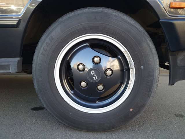 【名車】レンジローバークラシック！洗練されたデザインとタフな性能を両立した伝説のSUVをぜひご覧ください。