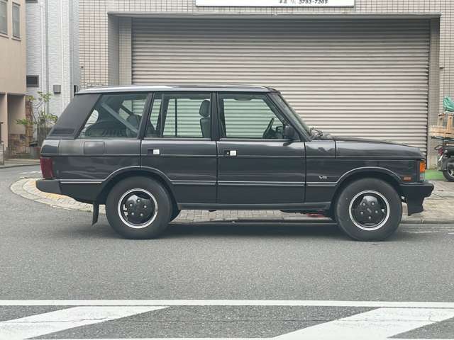 クラシックな魅力溢れるレンジローバー！本格4WDと英国伝統のラグジュアリーを体感してください。