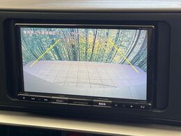 【バックカメラ】駐車時に後方がリアルタイム映像で確認できます。大型商業施設や立体駐車場での駐車時や、夜間のバック時に大活躍！運転スキルに関わらず、今や必須となった装備のひとつです！