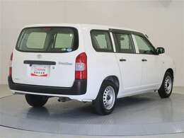 大きく開くバックドアは荷物の積み下ろしが楽です。