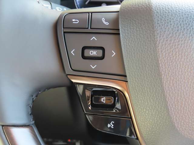 ブルートゥースに接続すれば、スマホに入れている音楽が聞けたり運転中に電話がかかってきてしまった場合もハンドルから電話を取ることができます！