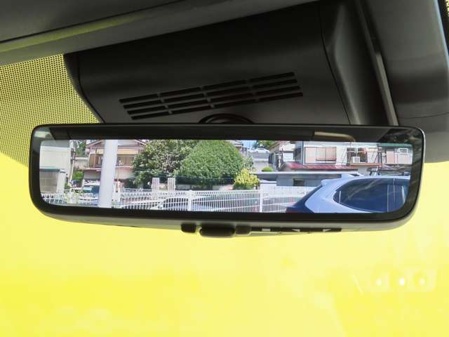 デジタルインナーミラー！バックドアに装着されたカメラにより、荷物をたくさん積んでいても後方が良く見えます！