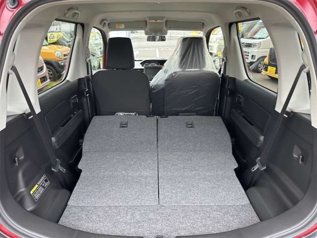 リアシートを倒せばさらに多くの荷物や大きな荷物もも積めます！