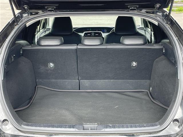 積み込みやすくて、たっぷり積める荷室です。シートアレンジできるものは、乗車人数と荷物の量や大きさによってシートを動かすことができるので、より快適なドライブが可能です！