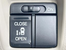 【パワースライドドア】スマートキーや運転席のスイッチでスライドドアの開閉が可能♪電動だから力を入れてドアを開ける必要が無く、小さいお子様でも、重い荷物を持っている時もラクに開け閉めできます♪