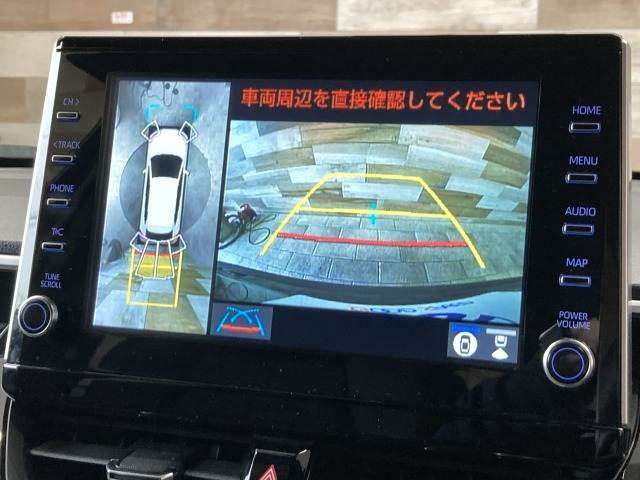 【純正ディスプレイオーディオ】FM・AMラジオやブルートゥース接続など多彩な機能を併せ持っており、インパネ周りがすっきりしてますね！追加オプションでナビ機能やフルセグTV、DVD再生なども可能です。