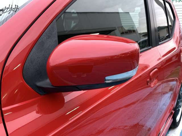 【左ミラー】ウインカー付きミラーなので右左折時の視認性に優れています。