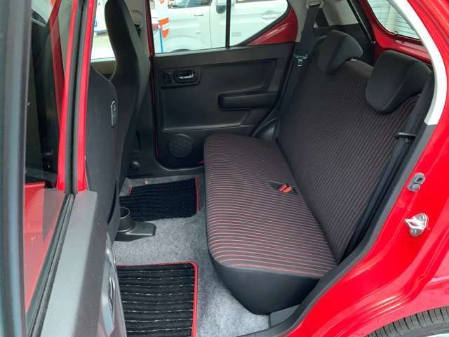 清潔で広々した座席です！是非、現車を見て体感してみてください。