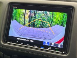 【バックカメラ】駐車時に後方がリアルタイム映像で確認できます。大型商業施設や立体駐車場での駐車時や、夜間のバック時に大活躍！運転スキルに関わらず、今や必須となった装備のひとつです！