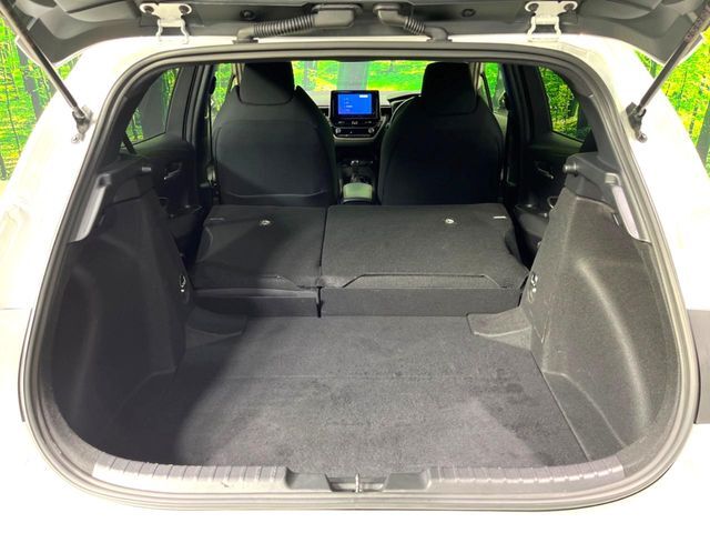 普段のお買い物や通勤、送迎等に十分な荷室スペースを確保しております。セカンドシートを倒すと、大きな荷物の積載も可能です♪