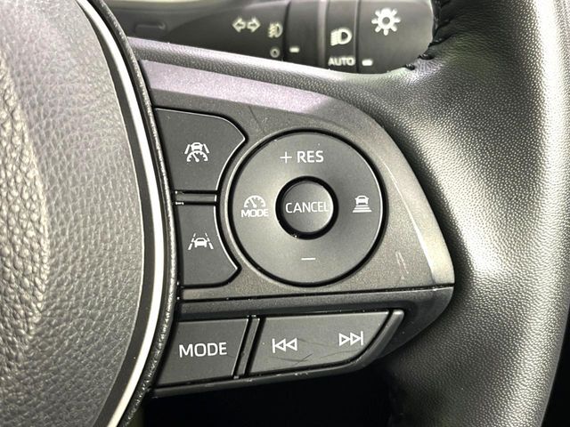 【レーダークルーズコントロール】高速道路での長距離走行が楽に！！自動で速度を保つクルーズコントロールが、衝突軽減システムと連携し、前方の車両を感知して車間を保つように速度調節してくれます！！