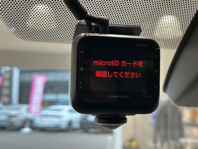 後ろにカメラがついているので、後方の状況をモニターで確認できます。