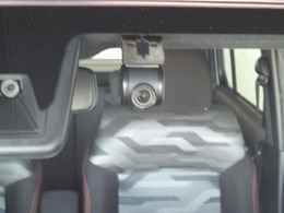 万が一のトラブルのときにも役に立つドライブレコーダーを装備しています。側面衝突や幅寄せ・割り込み対策に！