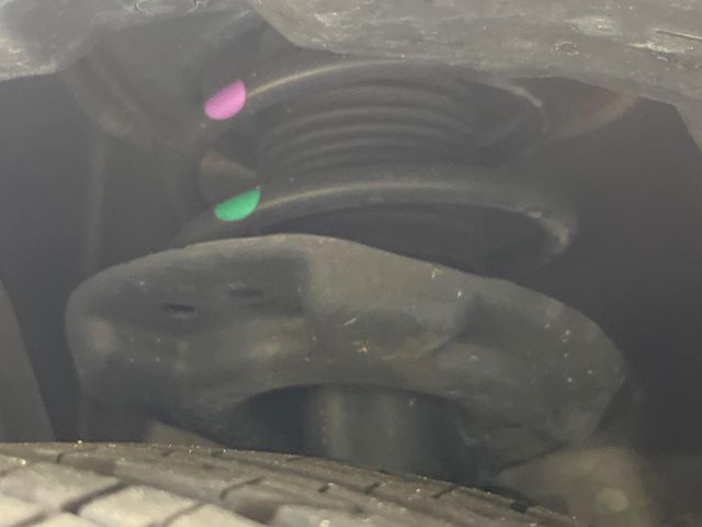 お車を安心してお乗りいただく為には、足回りの定期点検が欠かせません。サービスサポート（有償保証）では無料点検もご提供しており、安心のカーライフをお過ごしいただけるサポート体制が整っています。
