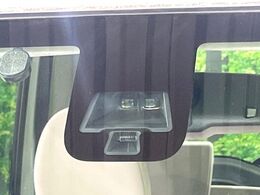 【エマージェンシーブレーキ】走行中に前方の車両等を認識し、衝突しそうな時は警報とブレーキで衝突回避と被害軽減をアシスト。より安全にドライブをお楽しみいただけます。