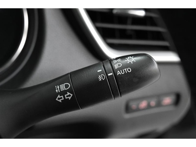 ◇ライトスイッチです。　オートライトシステム（AUTO）は、エンジンが「ON」の時に使用でき、車外の明るさに応じてヘッドライトや車幅灯が自動的に 点灯・消灯します。
