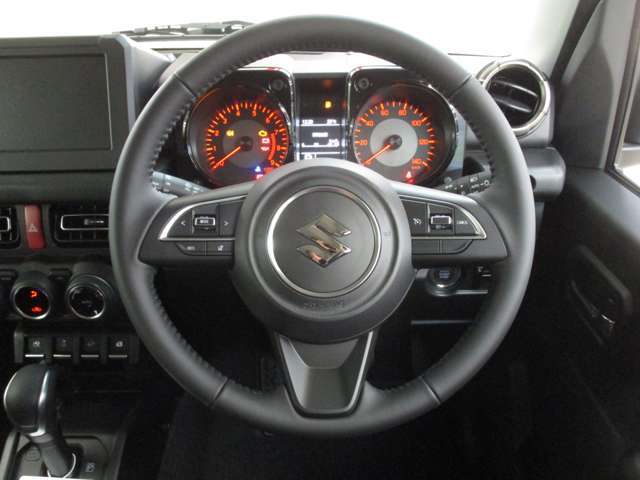 【オートライト（AUTO）】外の明るさをシステムが感知して、自動でヘッドライトが点灯します！ヘッドライトをつけ忘れを防ぐ便利機能です。