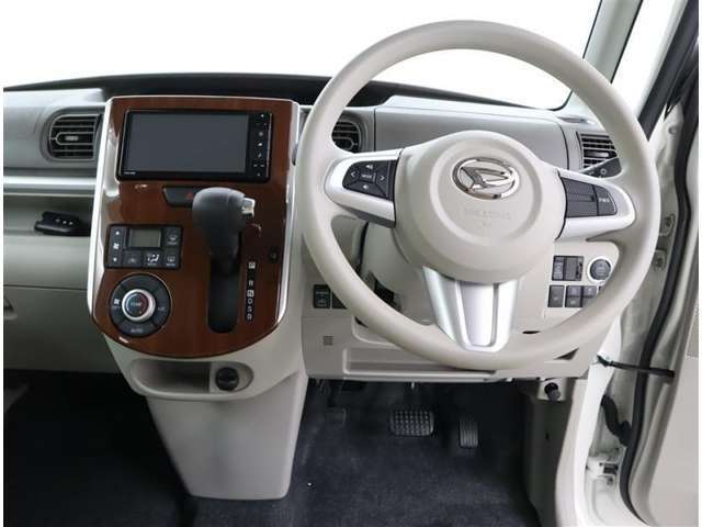 運転席周りです。