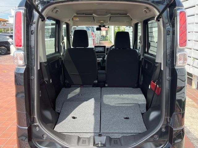 普段のお買い物や通勤、送迎等に十分な荷室スペースを確保しております。セカンドシートを倒すと、大きな荷物の積載も可能です♪