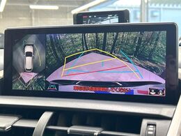 【パノラミックビューモニター】専用のカメラにより、上から見下ろしたような視点で360度クルマの周囲を確認することができます☆死角部分も確認しやすく、狭い場所での切り返しや駐車もスムーズに行えます。