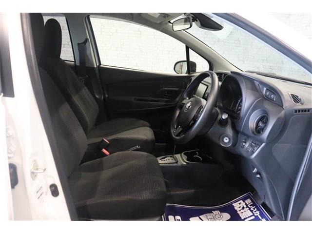 良好な視界とスムーズな乗り降りを実現した運転席。運転席はアイポイントを高くし視界良好です。