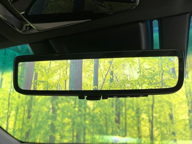 【デジタルインナーミラー】後席の大きな荷物や同乗者で後方が確認しづらい時でも安心！カメラが撮影した車両後方の映像をルームミラー内に表示。クリアな視界で状況の確認が可能です！