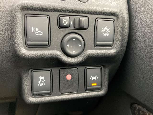 様々な安全機能でドライバーの運転をサポートします。
