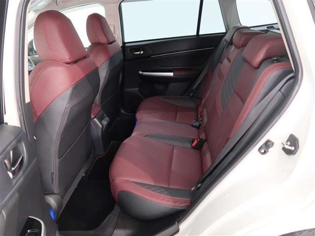 ゆとりある広々とした車内空間は、ドライブを始め買い物やレジャーなど、幅広く活躍します。一人でもみんなとでもお出かけを楽しみましょう！