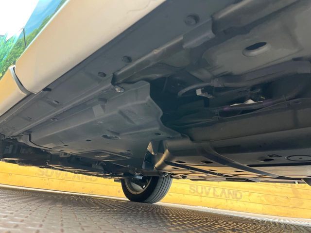 お車を安心してお乗りいただく為には、足回りの定期点検が欠かせません。サービスサポート（有償保証）では無料点検もご提供しており、安心のカーライフをお過ごしいただけるサポート体制が整っています。