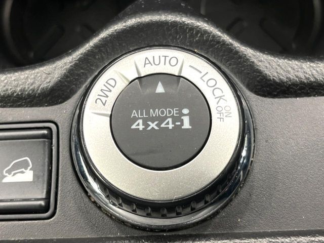 【オールモード4×4】2WD/4WDモードを手軽に切り替え可能。燃費重視の2WD、スタック時に役立つLOCK、AUTOモードでは4WDの配分を自動で調整し、路面状況を問わず安定した走りをサポート。